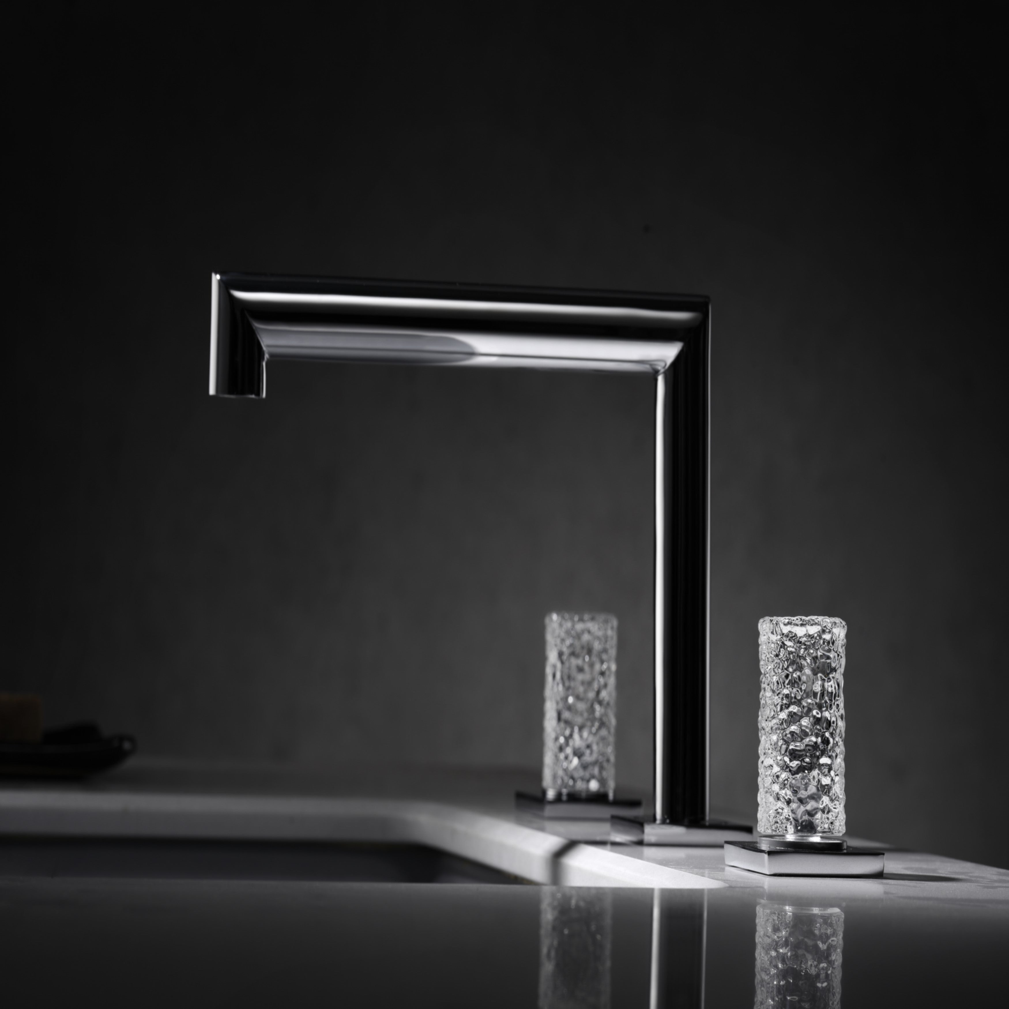 LASHELLE|  MODREN 2-HANDLE WIDESOREAD HOTCOLD BATHROOM SINK FAUCET