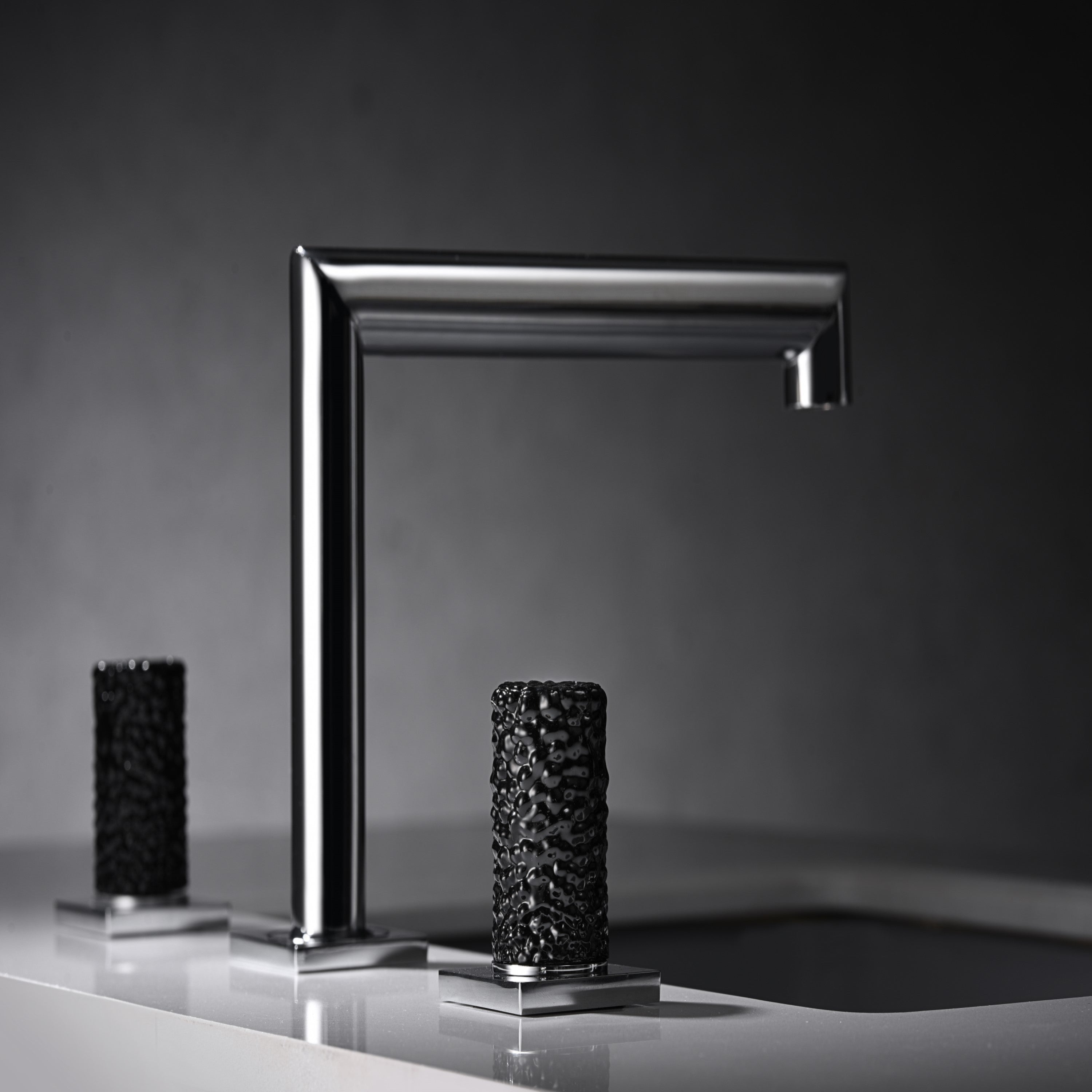 LASHELLE|  MODREN 2-HANDLE WIDESOREAD HOTCOLD BATHROOM SINK FAUCET